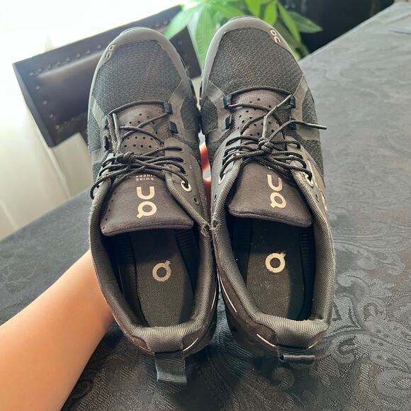 On cloud black/ silver logo running shoes women 7.5 - Picture 10 of 13